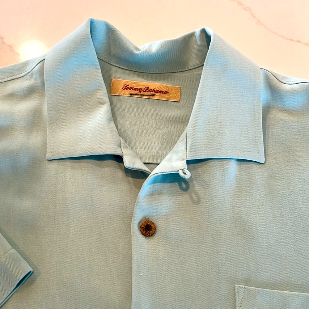 TOMMY BAHAMA coastal breeze 100% silk camp shirt, sea foam green, men’s large